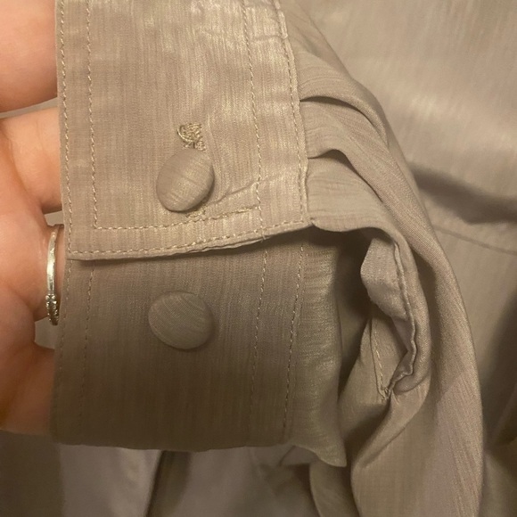 Christie and Jill women’s size 18 button down blouse vintage preowned beige - Picture 4 of 5